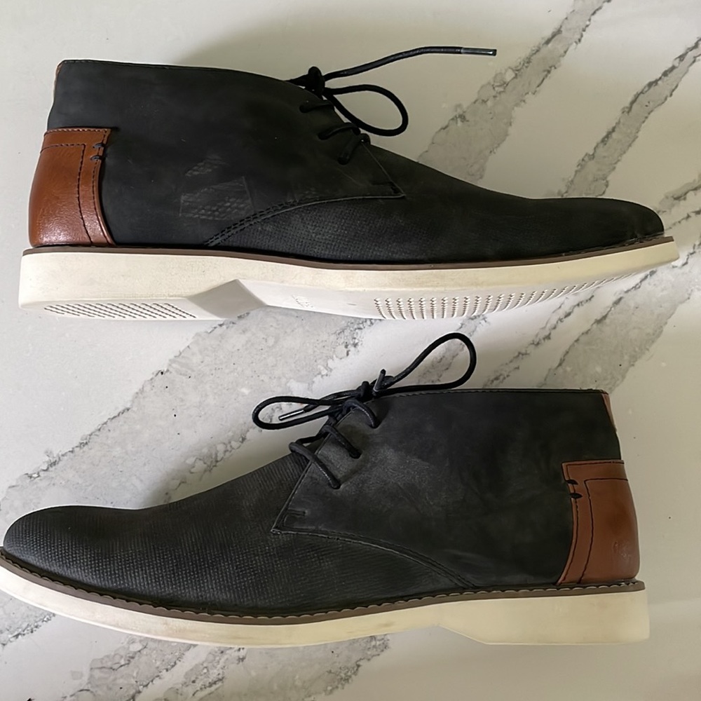 Steve Madden men’s Oxford Chukka shoe boot. Size 11.